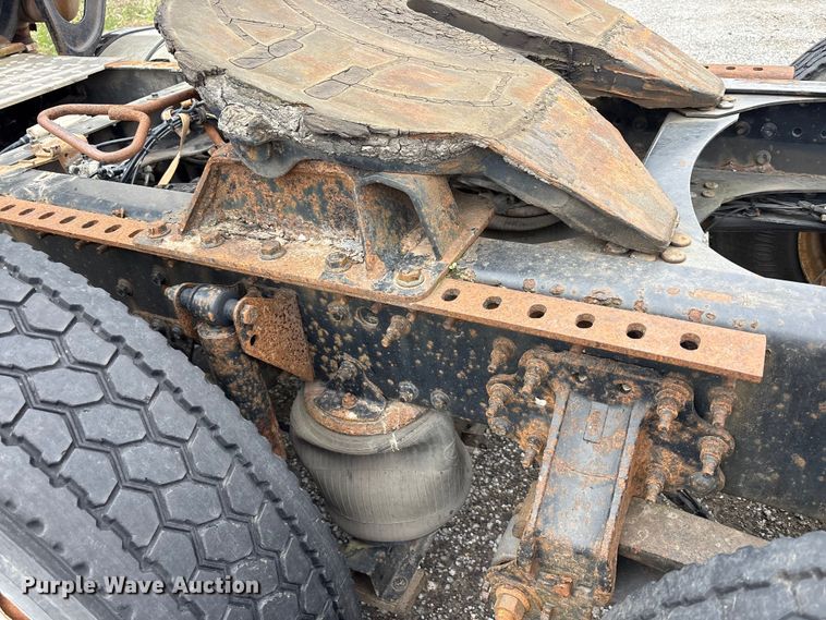 image for item FK1394 2013 Mack CXU613 semi truck