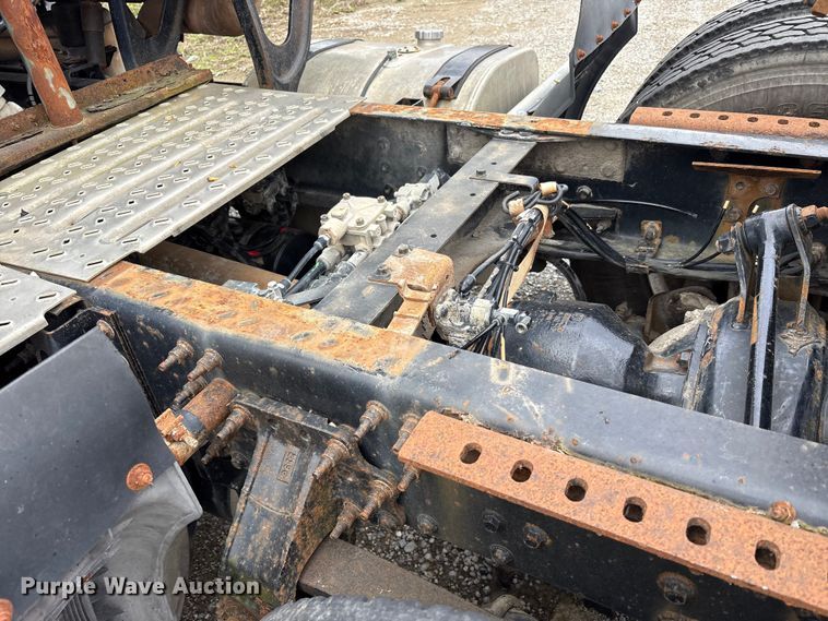 image for item FK1394 2013 Mack CXU613 semi truck