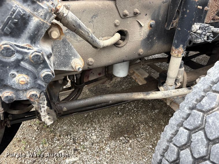 image for item FK1394 2013 Mack CXU613 semi truck