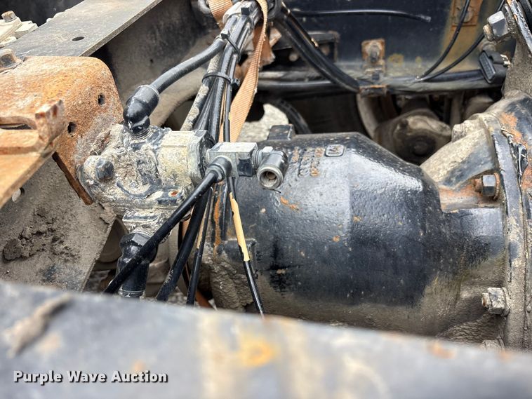 image for item FK1394 2013 Mack CXU613 semi truck