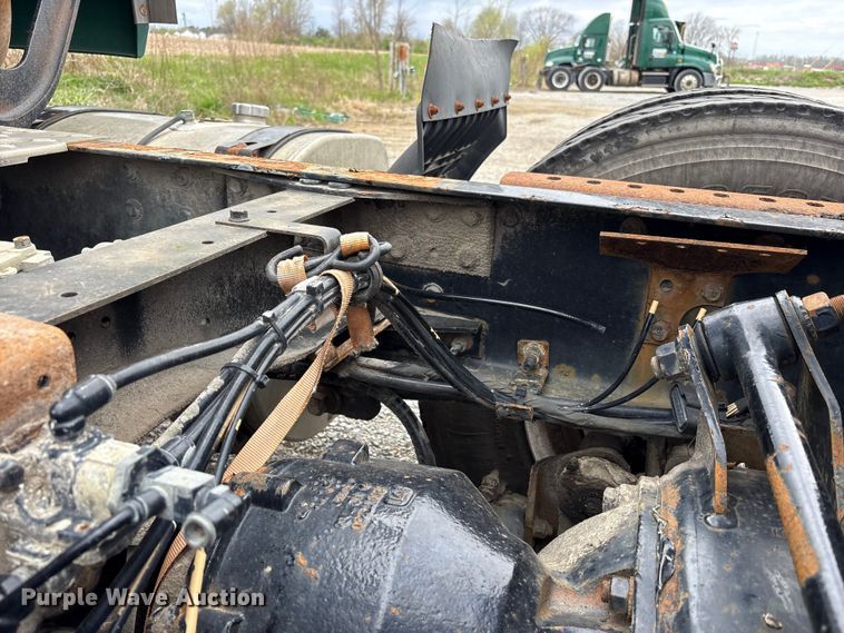 image for item FK1394 2013 Mack CXU613 semi truck