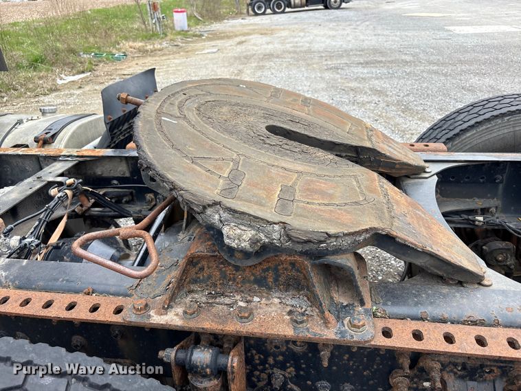 image for item FK1394 2013 Mack CXU613 semi truck