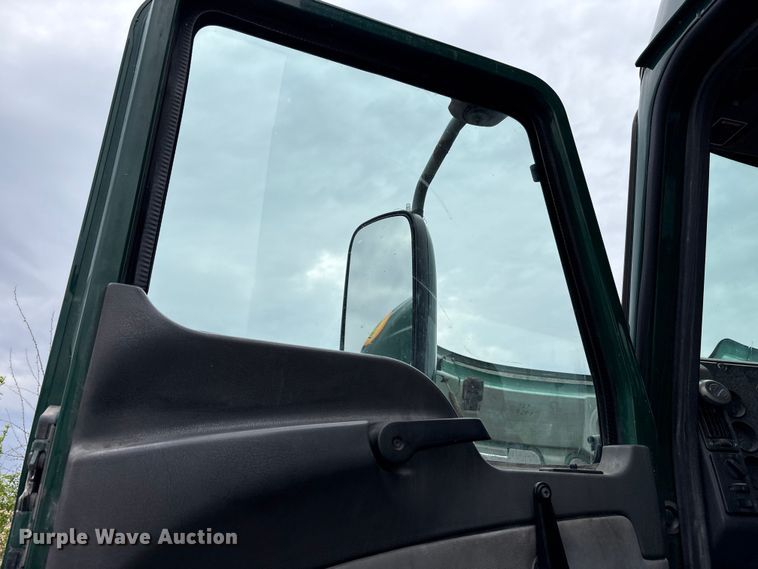 image for item FK1394 2013 Mack CXU613 semi truck