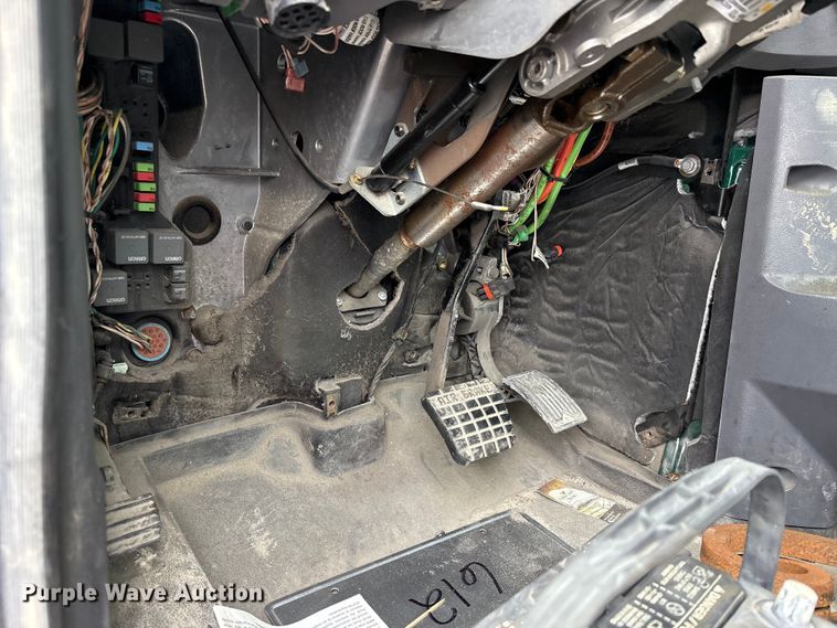 image for item FK1394 2013 Mack CXU613 semi truck