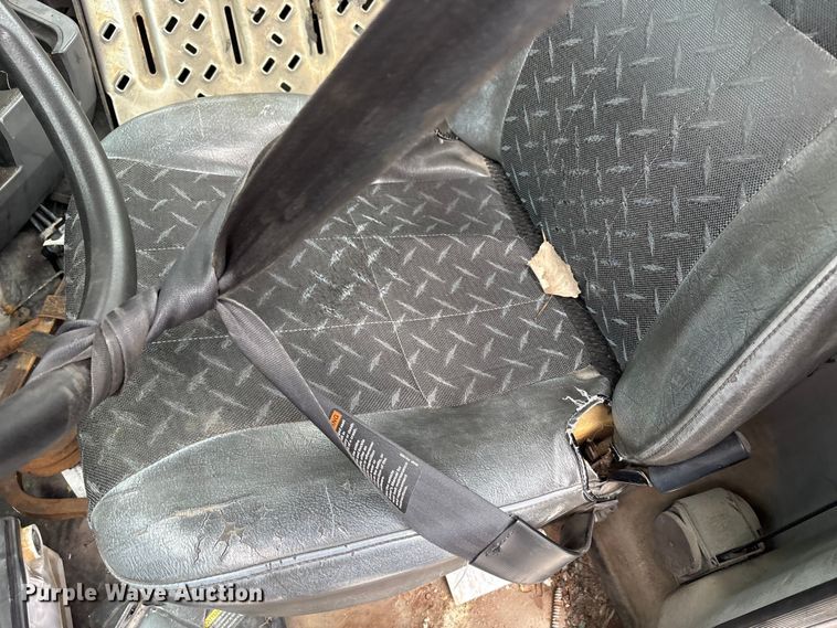 image for item FK1394 2013 Mack CXU613 semi truck