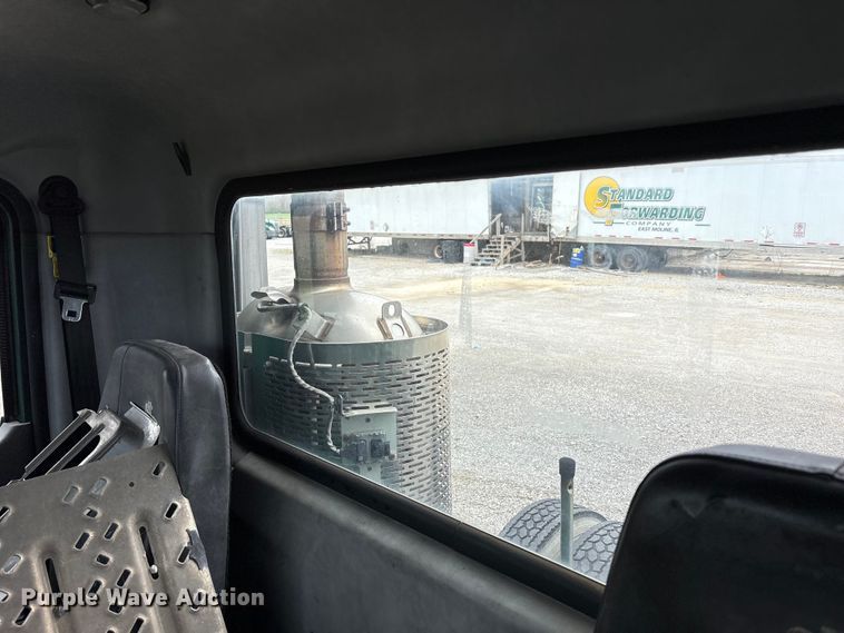 image for item FK1394 2013 Mack CXU613 semi truck