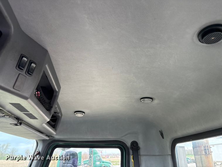 image for item FK1394 2013 Mack CXU613 semi truck