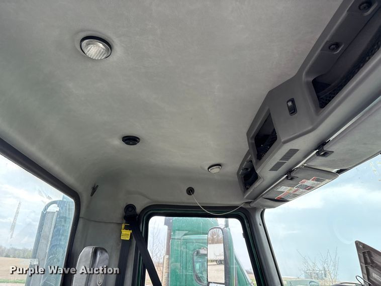 image for item FK1394 2013 Mack CXU613 semi truck