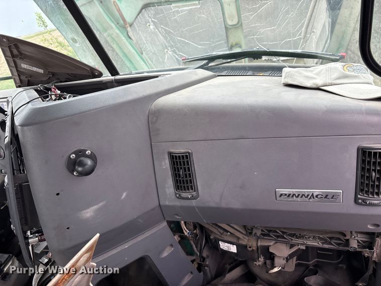 image for item FK1394 2013 Mack CXU613 semi truck