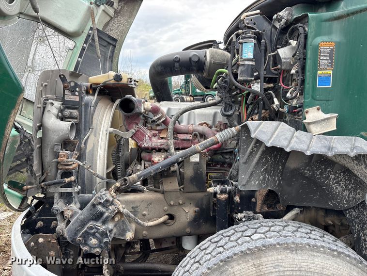 image for item FK1394 2013 Mack CXU613 semi truck