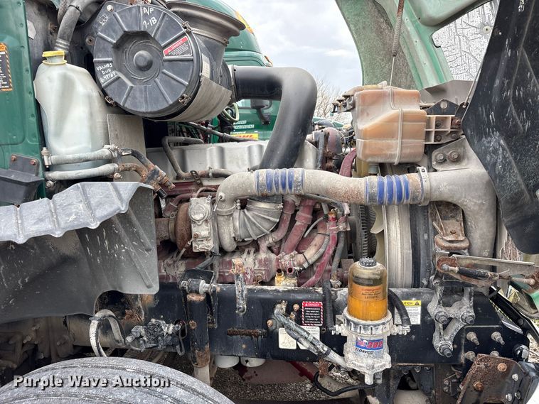 image for item FK1394 2013 Mack CXU613 semi truck