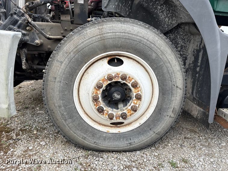 image for item FK1394 2013 Mack CXU613 semi truck