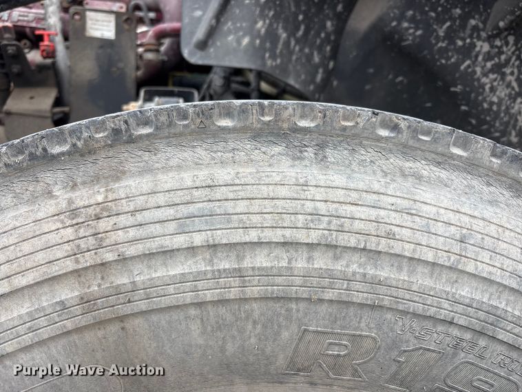 image for item FK1394 2013 Mack CXU613 semi truck