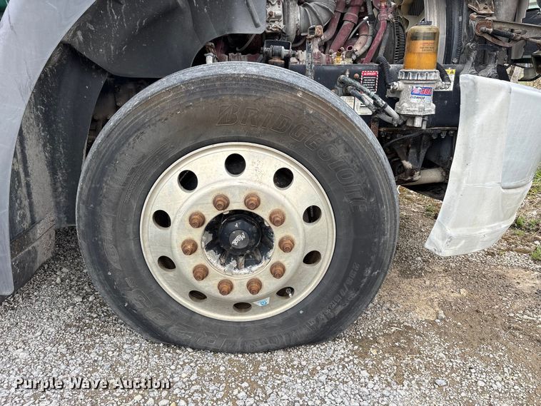 image for item FK1394 2013 Mack CXU613 semi truck