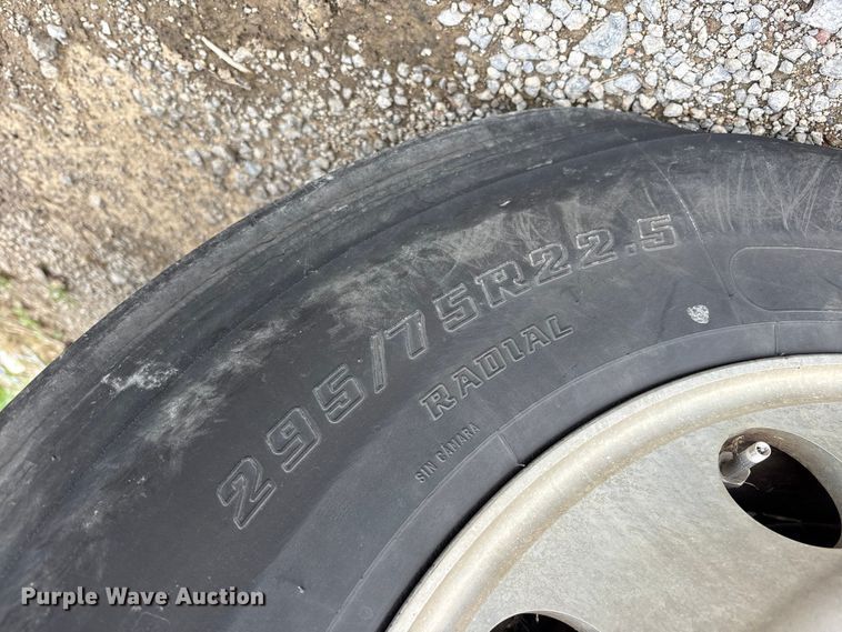 image for item FK1394 2013 Mack CXU613 semi truck