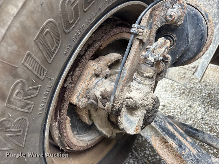 image for item FK1394 2013 Mack CXU613 semi truck