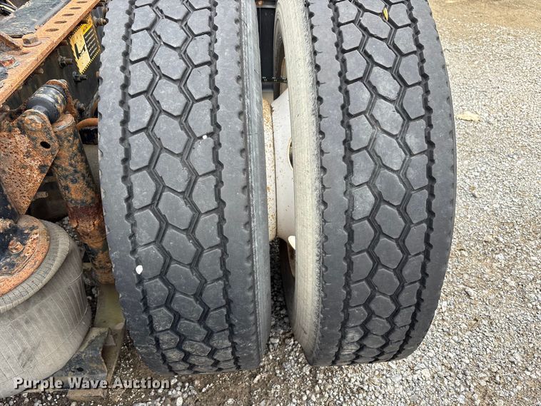 image for item FK1394 2013 Mack CXU613 semi truck