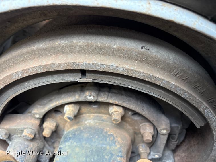 image for item FK1394 2013 Mack CXU613 semi truck