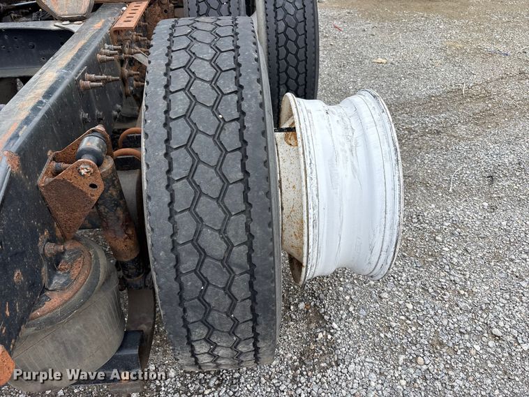 image for item FK1394 2013 Mack CXU613 semi truck