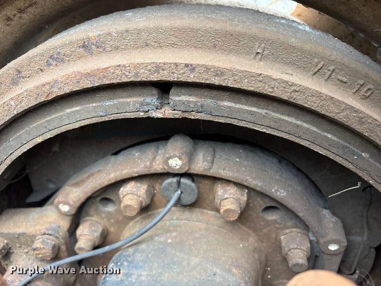 image for item FK1394 2013 Mack CXU613 semi truck