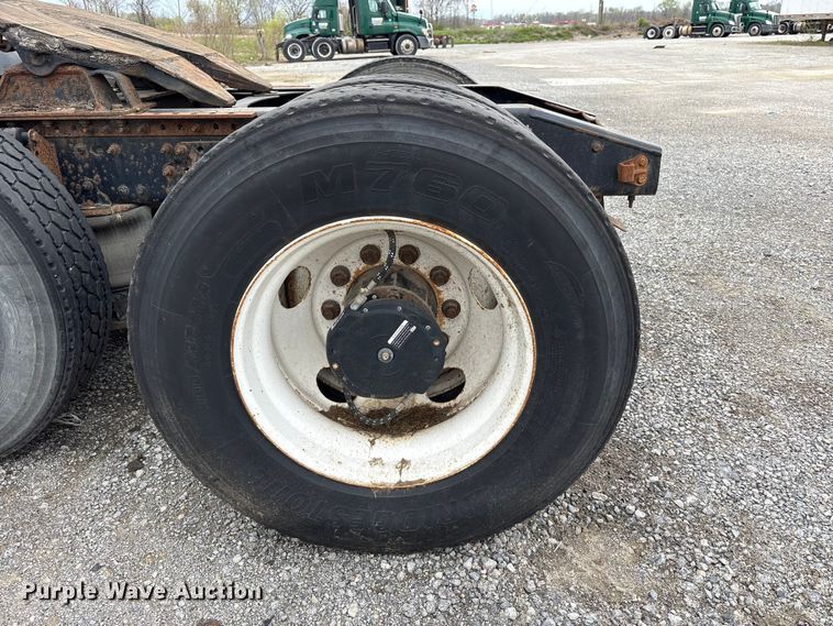 image for item FK1394 2013 Mack CXU613 semi truck