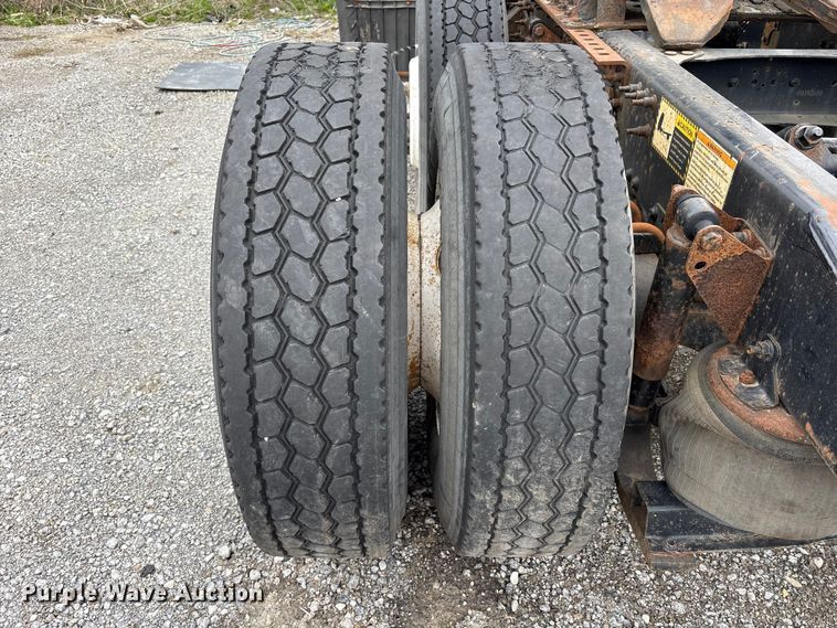 image for item FK1394 2013 Mack CXU613 semi truck