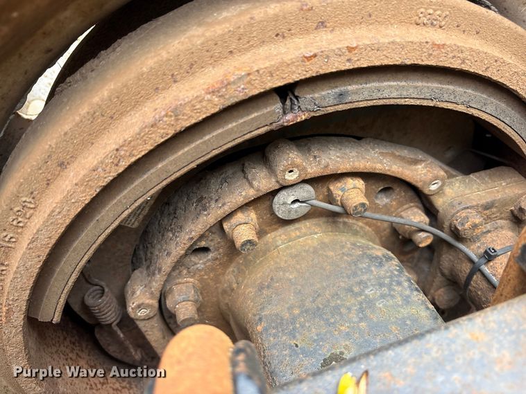 image for item FK1394 2013 Mack CXU613 semi truck