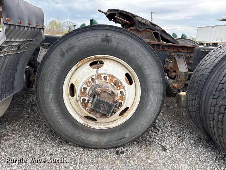 image for item FK1394 2013 Mack CXU613 semi truck