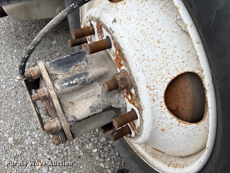 image for item FK1394 2013 Mack CXU613 semi truck