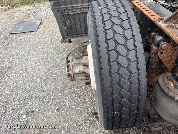 image for item FK1394 2013 Mack CXU613 semi truck