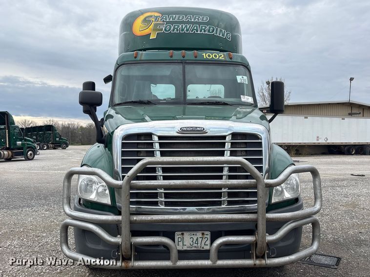 image for item FK1395 2017 Freightliner Cascadia 125 semi truck