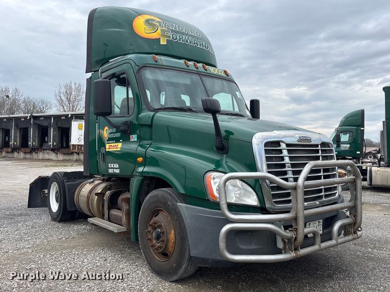 image for item FK1395 2017 Freightliner Cascadia 125 semi truck