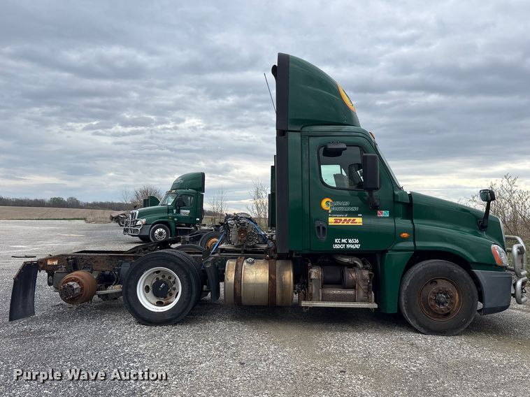 image for item FK1395 2017 Freightliner Cascadia 125 semi truck