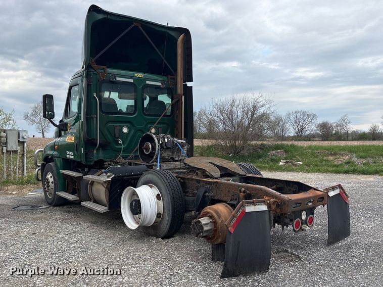 image for item FK1395 2017 Freightliner Cascadia 125 semi truck