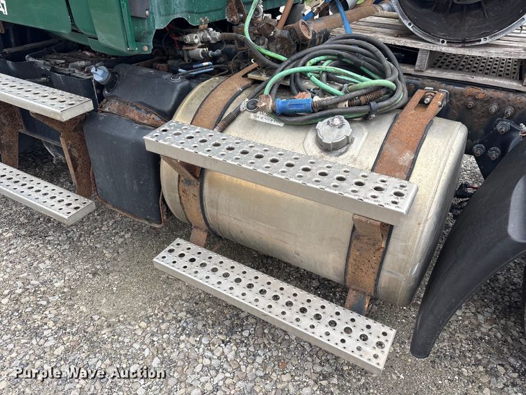 image for item FK1395 2017 Freightliner Cascadia 125 semi truck