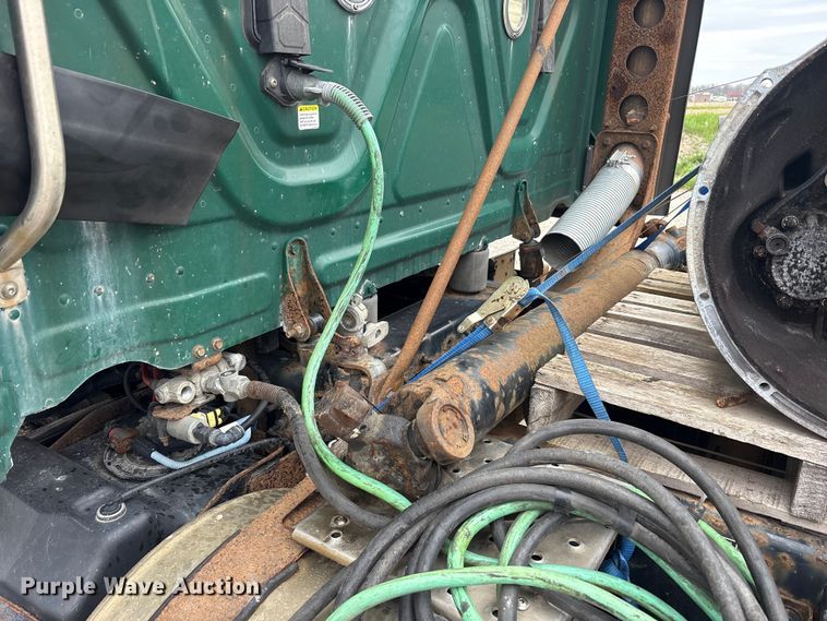 image for item FK1395 2017 Freightliner Cascadia 125 semi truck