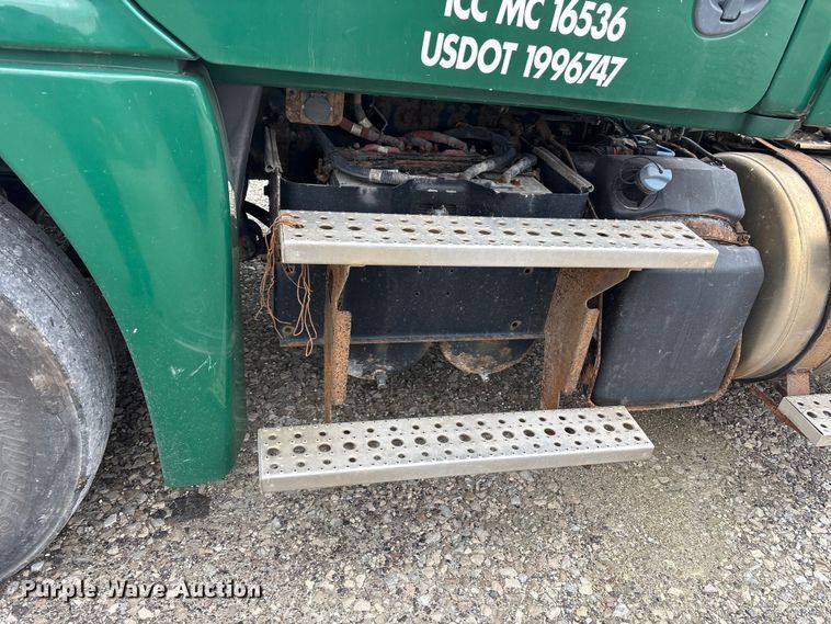 image for item FK1395 2017 Freightliner Cascadia 125 semi truck