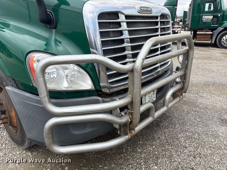 image for item FK1395 2017 Freightliner Cascadia 125 semi truck