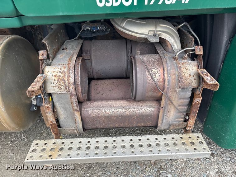 image for item FK1395 2017 Freightliner Cascadia 125 semi truck