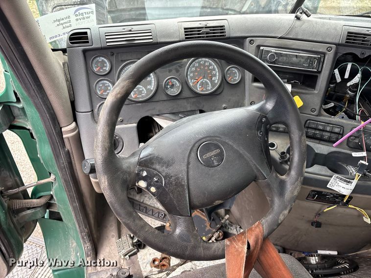 image for item FK1395 2017 Freightliner Cascadia 125 semi truck