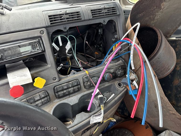 image for item FK1395 2017 Freightliner Cascadia 125 semi truck