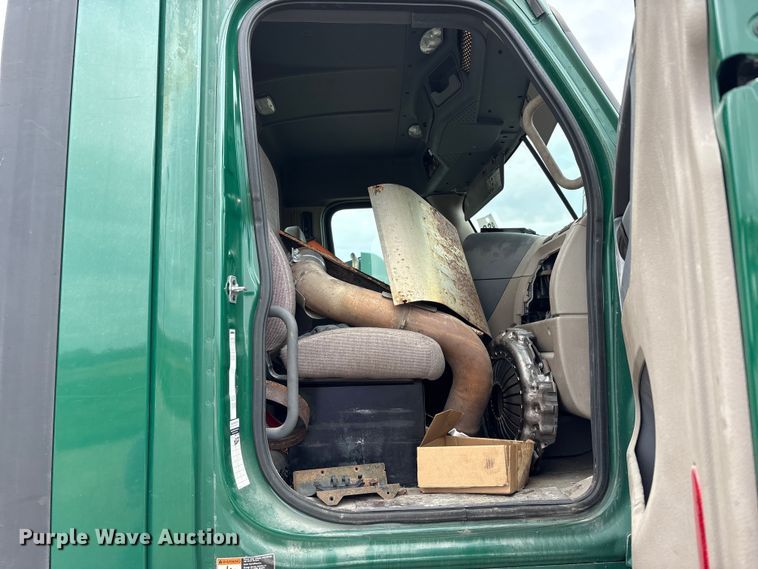 image for item FK1395 2017 Freightliner Cascadia 125 semi truck