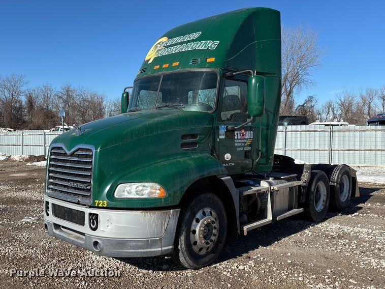 image for item YA2280 2016 Mack CXU613 semi truck