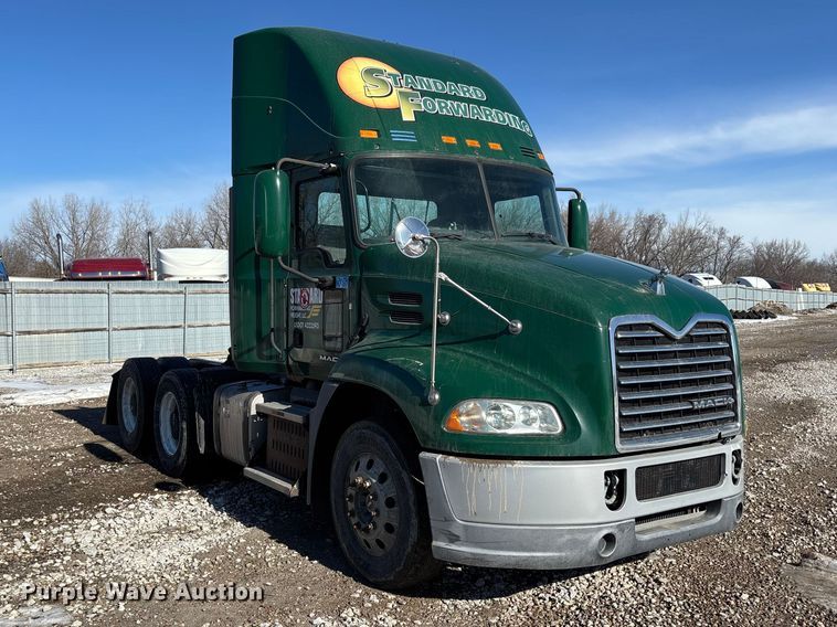 image for item YA2280 2016 Mack CXU613 semi truck