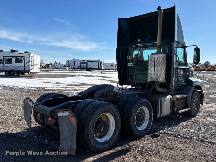 image for item YA2280 2016 Mack CXU613 semi truck