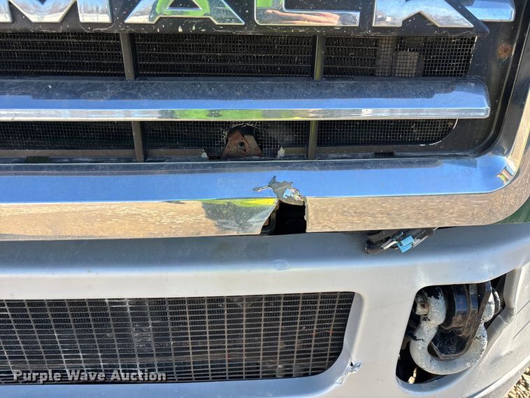 image for item YA2280 2016 Mack CXU613 semi truck