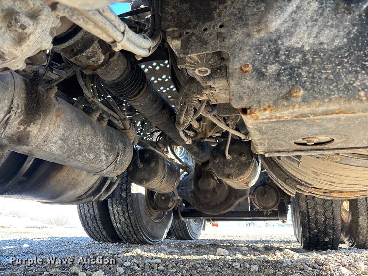 image for item YA2280 2016 Mack CXU613 semi truck