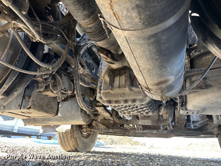 image for item YA2280 2016 Mack CXU613 semi truck