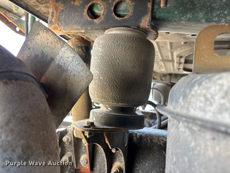 image for item YA2280 2016 Mack CXU613 semi truck