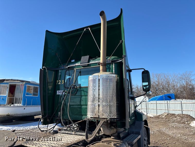 image for item YA2280 2016 Mack CXU613 semi truck